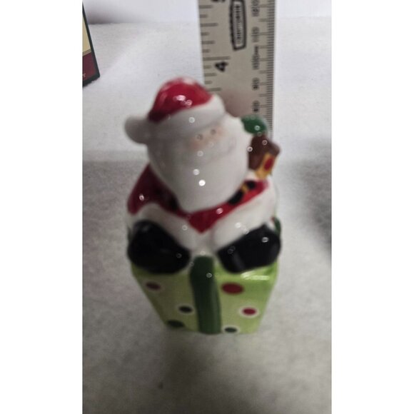 Cracker Barrel Mingle & Jingle Santa Salt & Pepper Shaker Set in Original Box - Picture 11 of 14